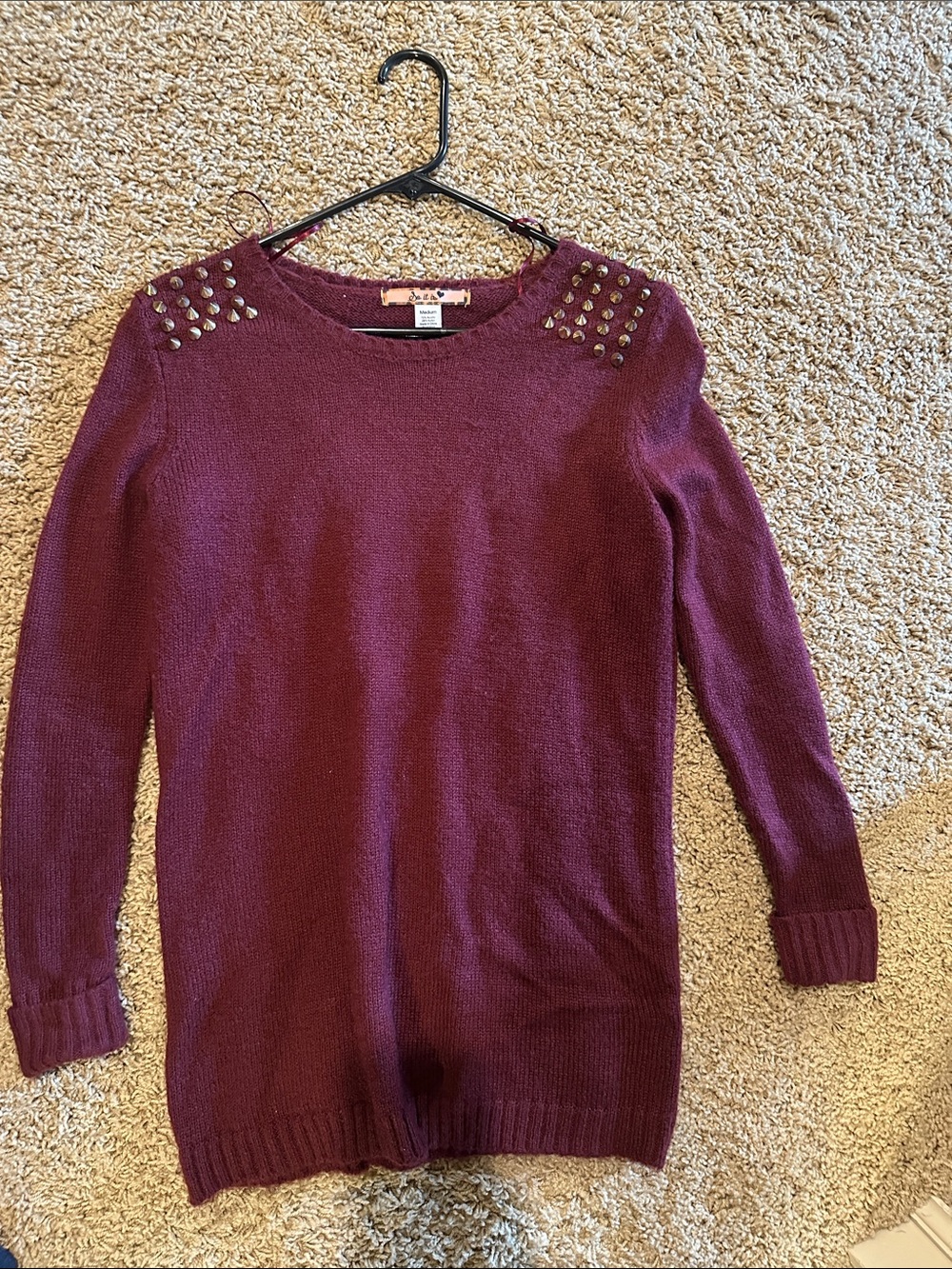 Women’s Stud-Shoulder Crewneck Sweater in Burgundy